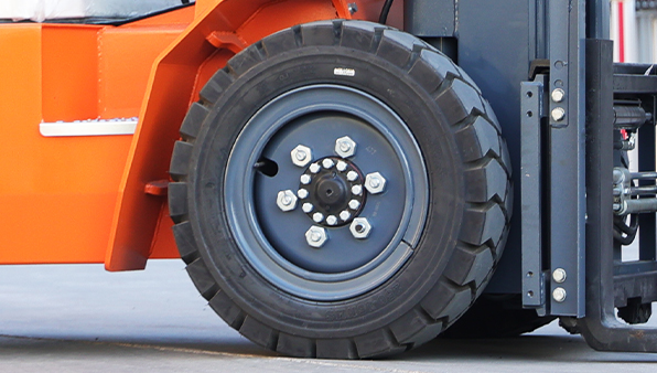 1Diesel forklift.jpg 1Diesel forklift.jpg
